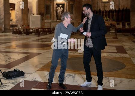 Rom, Italien. März 2024. Der Dichter Gabriele Tinti und der Schauspieler Willem Dafoe lesen die Gedichte von Gabriele Tinti am 21. März 2024 im Pantheon in Rom. (Foto: Luca Carlino/NurPhoto)0 Credit: NurPhoto SRL/Alamy Live News Stockfoto