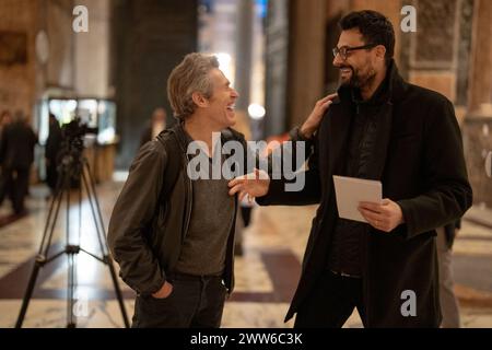 Rom, Italien. März 2024. Der Dichter Gabriele Tinti und der Schauspieler Willem Dafoe lesen die Gedichte von Gabriele Tinti am 21. März 2024 im Pantheon in Rom. (Foto: Luca Carlino/NurPhoto)0 Credit: NurPhoto SRL/Alamy Live News Stockfoto