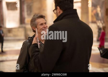 Rom, Italien. März 2024. Der Dichter Gabriele Tinti und der Schauspieler Willem Dafoe lesen die Gedichte von Gabriele Tinti am 21. März 2024 im Pantheon in Rom. (Foto: Luca Carlino/NurPhoto)0 Credit: NurPhoto SRL/Alamy Live News Stockfoto