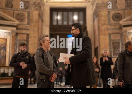 Rom, Italien. März 2024. Der Dichter Gabriele Tinti und der Schauspieler Willem Dafoe lesen die Gedichte von Gabriele Tinti am 21. März 2024 im Pantheon in Rom. (Foto: Luca Carlino/NurPhoto) Credit: NurPhoto SRL/Alamy Live News Stockfoto