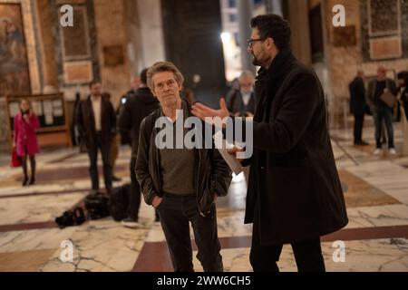 Rom, Italien. März 2024. Der Dichter Gabriele Tinti und der Schauspieler Willem Dafoe lesen die Gedichte von Gabriele Tinti am 21. März 2024 im Pantheon in Rom. (Foto: Luca Carlino/NurPhoto) Credit: NurPhoto SRL/Alamy Live News Stockfoto