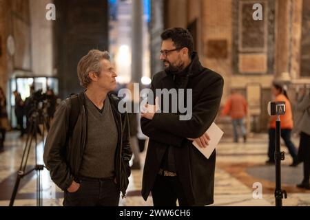 Rom, Italien. März 2024. Der Dichter Gabriele Tinti und der Schauspieler Willem Dafoe lesen die Gedichte von Gabriele Tinti am 21. März 2024 im Pantheon in Rom. (Foto: Luca Carlino/NurPhoto) Credit: NurPhoto SRL/Alamy Live News Stockfoto