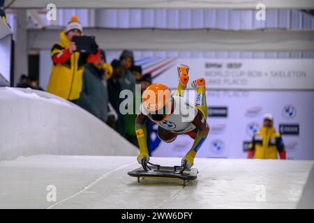 Lake Placid, New York, USA. März 2024. Die belgische Skeleton-Rennfahrerin KIM MEYLEMANS startet ihren Lauf während des IBSF World Cup Skeleton-Rennens am Mt. Van Hoevenberg in Lake Placid. (Kreditbild: © James Patrick Cooper/ZUMA Press Wire) NUR REDAKTIONELLE VERWENDUNG! Nicht für kommerzielle ZWECKE! Stockfoto