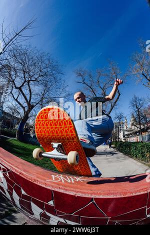 Skateboarder in einem Budapester Skatepark Stockfoto