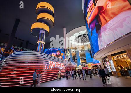 Genting Highlands, Malaysia - März 1,2024: SkyAvenue ist das Einkaufszentrum mit LED-Display, das sich über ein ganzes Atrium innerhalb des Einkaufszentrums in G erstreckt Stockfoto