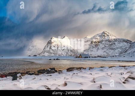 Lofoten vik Beach im Winter, Norwegen Stockfoto