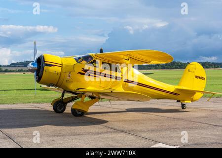 Beech D17S Staggerwing N9405H „High Maintenance“-Fahrt auf der Duxford Battle of Britain Air Show 2022, Duxford Airfield, Cambridgeshire, England, Großbritannien Stockfoto