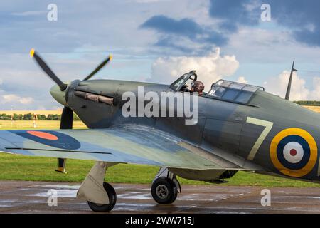 Hawker Sea Hurrikan Mk1b Z7015 (G-BKTH), der nach der Ausstellung fährt, Duxford Battle of Britain Air Show 2022, Duxford Airfield, Cambridgeshire, England, Großbritannien Stockfoto