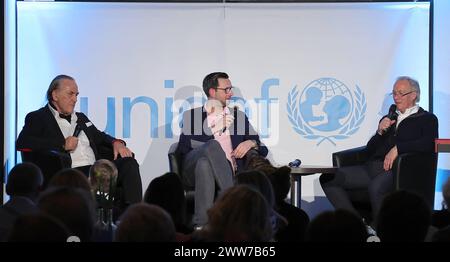 V.l. Jürgen Hunke, Moderator Christopher Scheffelmeier und Bernd Wehmeyer Charity-Talk Unterhaltung am Meer zugunsten von UNICEF Timmendorfer Strand *** f l Jürgen Hunke, Moderator Christopher Scheffelmeier und Bernd Wehmeyer Charity Talk Unterhaltung am Meer zugunsten von UNICEF Timmendorfer Strand Stockfoto