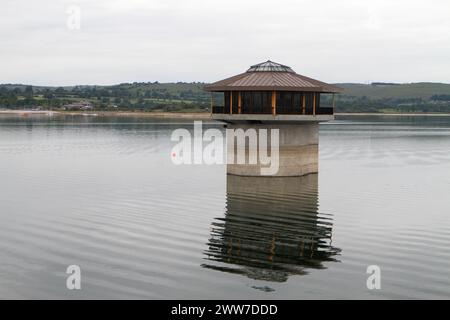 01/09/11 ..das Reservoir heute... Mitglieder eines Segelclubs werden hoch und trocken gelassen, da das Wasser, auf dem sie segeln, weiter weg von ihrem Club ho tropft Stockfoto