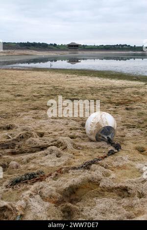 01/09/11 ..das Reservoir heute... Mitglieder eines Segelclubs werden hoch und trocken gelassen, da das Wasser, auf dem sie segeln, weiter weg von ihrem Club ho tropft Stockfoto