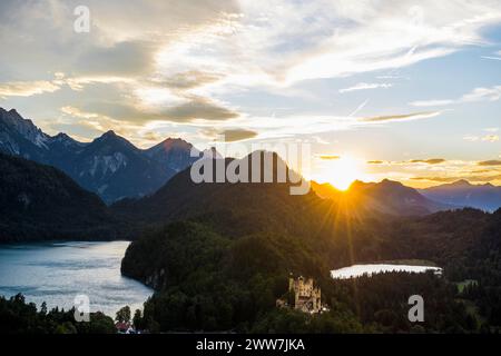 Schloss Hohenschwangau, Föhnsturm, Sonnenuntergang, bei Füssen, Ostallgaeu, Allgaeu, Bayern, Deutschland Stockfoto