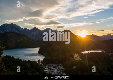 Schloss Hohenschwangau, Föhnsturm, Sonnenuntergang, bei Füssen, Ostallgaeu, Allgaeu, Bayern, Deutschland Stockfoto