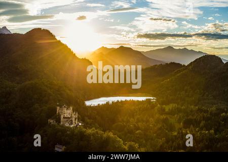 Schloss Hohenschwangau, Föhnsturm, Sonnenuntergang, bei Füssen, Ostallgaeu, Allgaeu, Bayern, Deutschland Stockfoto