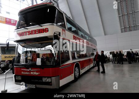 RETRO CLASSICS 2010, Messe Stuttgart, Ein roter Doppeldeckerbus für Stadtführungen mit der Aufschrift 'Sightseeing', Messe Stuttgart Stockfoto