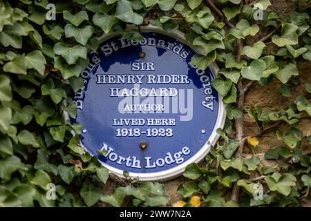 Hastings, 21. März 2024: North Lodge in St Leonards - Gedenktafel an Sir Henry Rider Haggard Stockfoto