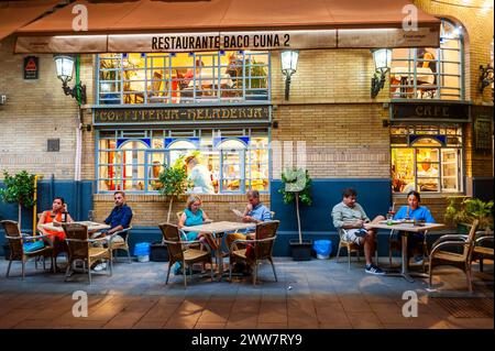 Sevilla, Spanien, traditionelles spanisches Bistro Restaurant, Bordego, im historischen Stadtzentrum, Terrasse, Baco Cuna Stockfoto