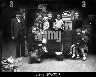 Familie aus Londons East End macht sich auf den Weg zum Kent für die Hopfenernte 1936 Stockfoto