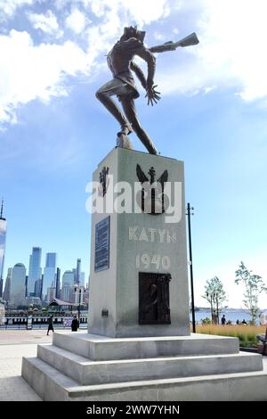 Katyn Memorial, gewidmet den Opfern des Massakers von Stalin am 5. März 1940 in Katyn, Jersey City, NJ, USA Stockfoto