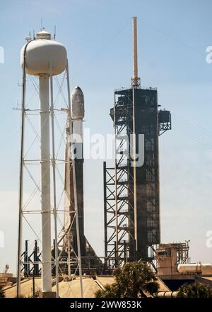 CAPE CANAVERAL, FLORIDA - 14. MÄRZ 2024. Die FALCON-9-Rakete ist startbereit auf der A39-Startfläche. Eine Rakete, die Satelliten in die Umlaufbahn bringt Stockfoto