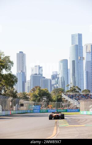 Melbourne, Australien. März 2024. Oscar Piastri aus Australien fährt den (81) McLaren MCL37 während des Trainings vor dem F1 Grand Prix von Australien auf der Albert Park Grand Prix Strecke. Quelle: SOPA Images Limited/Alamy Live News Stockfoto