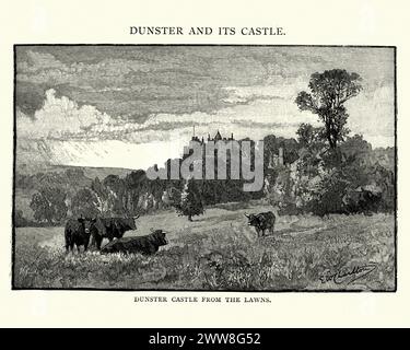 Vintage-Stich von Dunster und seiner Burg, 1892. Dunster ist ein Dorf, eine Bürgergemeinde und ehemaliges Herrenhaus im englischen County Somerset. Stockfoto