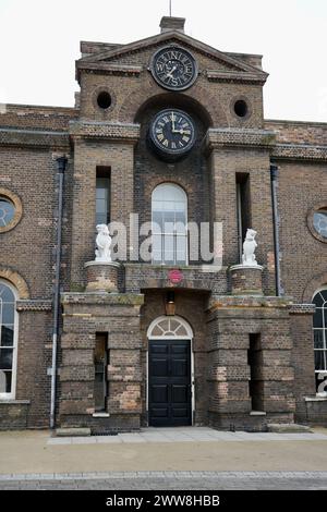 Das Gebäude der Royal Military Academy am Artillery Square, Woolwich Arsenal. Stockfoto