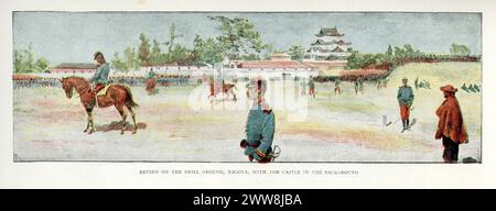 Vintage-Farbstich von Manövern der japanischen Armee in Nagoya in der Region Chubu in Japan. Der Bohrplatz mit dem Schloss im Hintergrund. Die Grafik, 1891 Stockfoto
