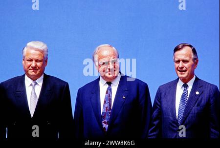 Boris Jelzin , Helmut Kohl , George W. Bush Archiv Foto von links: Boris Jelzin , Helmut Kohl , George W. Bush ARCHIV Foto, München Bayern Deutschland *** Boris Jelzin , Helmut Kohl , George W Bush Archiv Foto von links Boris Jelzin , Helmut Kohl , George W Bush ARCHIVFOTO , München Bayern Deutschland Stockfoto