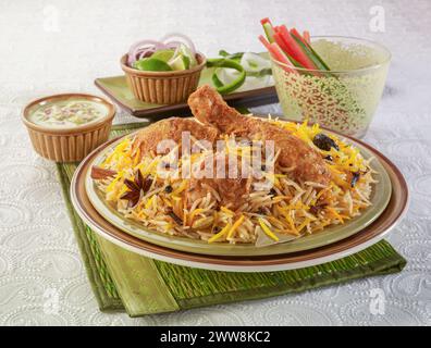Hühnchen Biryani ist ein super leckeres Essen, das zweifellos am berühmtesten in Pakistan, Indien, Bangladesch und vielen anderen Ländern ist. Stockfoto