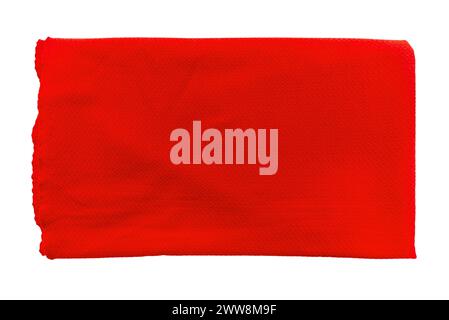 Quadratisches Stück rotem Stoff auf weißem Hintergrund. Textil. Isolieren Sie Material für die Anpassung Stockfoto