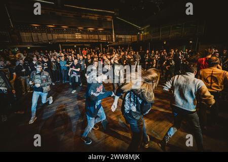 Kopenhagen, Dänemark. März 2024. Konzertbesucher besuchen ein Live-Konzert mit der amerikanischen Metal-Band Revocation im Amager Bio in Kopenhagen. (Foto: Gonzales Photo/Alamy Live News Stockfoto