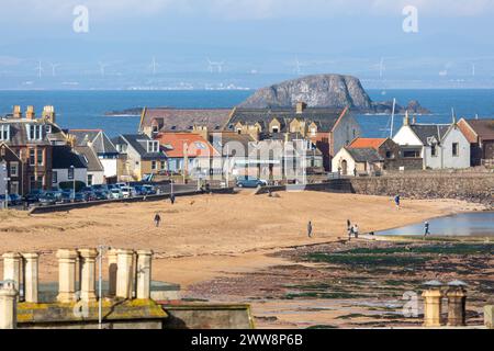 East Sands Beach North Berwick mit dem Lamb Isalnd im Besitz von URI Geller im Hintergrund Stockfoto