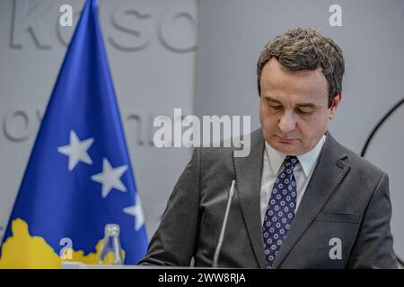 Der kosovarische Premierminister Albin Kurti wartet auf eine Pressekonferenz, die am Freitag, den 22. März 2024 in Prishtina, Kosovo, einen Dreijahresbericht über seine Regierung vorlegt. (VX Photo/Vudi Xhymshiti) Stockfoto