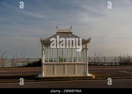 Ein verziertes viktorianisches Hüttenwerk am Meer in Ramsgate Kent Stockfoto