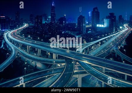 Shanghai - der Neundrachon Pillar Interchange - erhöhte Autobahnen Stockfoto
