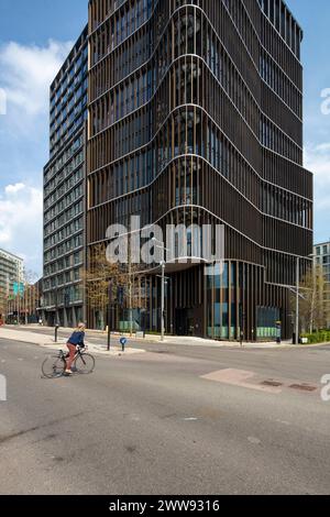 Eckansicht mit dem Gebäude auf Celebration Way. The Gantry, London, Großbritannien. Architekt: ICA Studio, 2024. Stockfoto