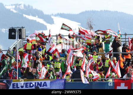 Saalbach Hinterglemm, Österreich. März 2024. Saalbach-Hinterglemm, ÖSTERREICH - 22. MÄRZ: Fans beim Finale des Audi FIS Alpine Ski World Cup - Damen Super G am 22. März 2024 in Saalbach-Hinterglemm, Österreich.240322 SEPA 07 145 - 20240322 PD7044 Credit: APA-defacto Datenbank und Contentmanagement GmbH/Alamy Live News Stockfoto