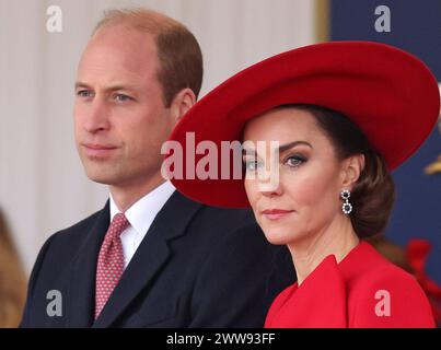 Aktenfoto vom 11/23 des Prinzen und der Prinzessin von Wales während der feierlichen Begrüßung des Präsidenten von Südkorea, Yoon Suk Yeol, und seiner Frau Kim Keon Hee bei der Horse Guards Parade im Zentrum von London am ersten Tag des Staatsbesuchs in Großbritannien. Die Prinzessin von Wales hat bekannt gegeben, dass sie sich einer Chemotherapie gegen Krebs unterzieht. Sie kündigte die Nachrichten in einer vorab aufgezeichneten Nachricht an, die am Freitagabend ausgestrahlt wurde. Ausgabedatum: Freitag, 22. März 2024. Stockfoto