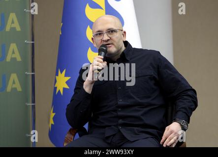 Nicht exklusiv: DNIPRO, UKRAINE - 21. MÄRZ 2024 - erster stellvertretender Leiter der regionalen Militärverwaltung Dnipro, Wolodymyr Orlow, spricht während der Sitzung Stockfoto