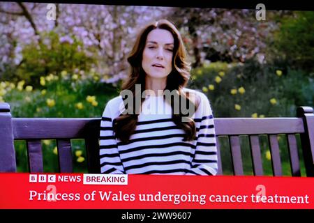 London, Großbritannien. 30. März 2022. Screenshot von Kate Middleton, die am 22. März 2024 im Sender BBC News in London, England, Großbritannien, bekannt gibt, dass sie sich einer Krebsbehandlung unterzieht. Screenshot von Marie Hubert Psaila Credit: Abaca Press/Alamy Live News Stockfoto