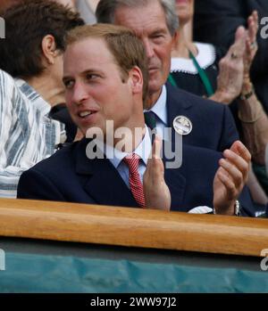 London, Vereinigte Staaten Von Amerika. Juni 2011. LONDON, ENGLAND – 27. JUNI: Billie Jean King, Catherine, Herzogin von Cambridge und Prinz William, Duke of Cambridge während des vierten Rundenspiels zwischen Rafael Nadal aus Spanien und Juan Martin Del Potro aus Argentinien am 7. Tag der Wimbledon Lawn Tennis Championships im All England Lawn Tennis and Croquet Club am 27. Juni 2011 in London. Leute: Kate Middleton Prince William Credit: Storms Media Group/Alamy Live News Stockfoto