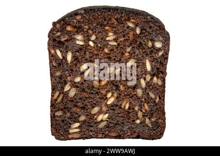 Dunkle Brotscheibe mit Sonnenblumenkernen, isoliert auf weißem Hintergrund. Stockfoto