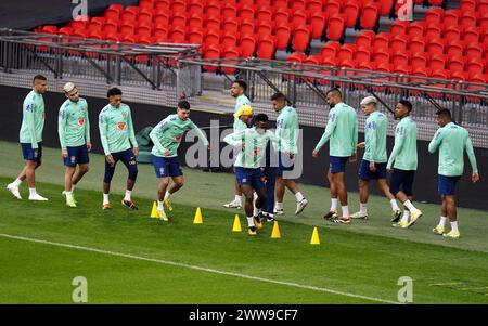 KORREKTUR DER BILDUNTERSCHRIFT: Aktualisierung des Standorts auf Spieler des Wembley Stadions Brasilien während eines Trainings im Wembley Stadium, London. Bilddatum: Freitag, 22. März 2024. Stockfoto