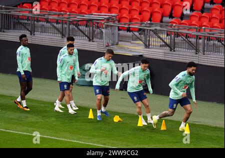 KORREKTUR DER BILDUNTERSCHRIFT: Aktualisierung des Standorts auf Spieler des Wembley Stadions Brasilien während eines Trainings im Wembley Stadium, London. Bilddatum: Freitag, 22. März 2024. Stockfoto