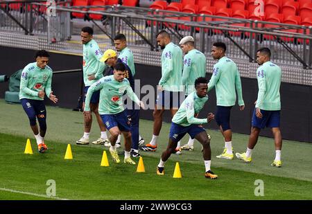 KORREKTUR DER BILDUNTERSCHRIFT: Aktualisierung des Standorts auf Spieler des Wembley Stadions Brasilien während eines Trainings im Wembley Stadium, London. Bilddatum: Freitag, 22. März 2024. Stockfoto