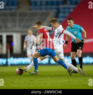 Oslo, Norwegen. März 2024. Oslo, Norwegen, 22. März 2024: Kampf um den Ball während des Internationalen Freundschaftsfußballspiels zwischen Norwegen und Tschechien im Ullevaal-Stadion in Oslo, Norwegen. (ANE Frosaker/SPP) Credit: SPP Sport Press Photo. /Alamy Live News Stockfoto