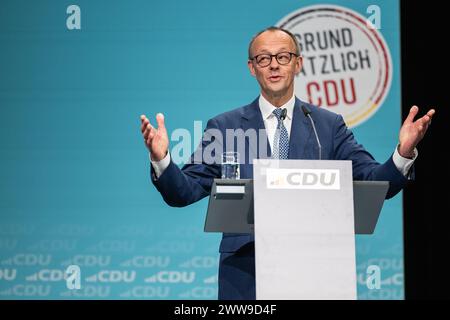 Berlin, Deutschland. März 2024. Friedrich Merz, Bundesvorsitzender der CDU, spricht bei der Veranstaltung. In seinem Grundprogramm "Leben in Freiheit". Deutschland sicher in die Zukunft führen", formuliert die CDU ihre Grundwerte und Ideen, um sich als Partei zu erneuern. Das neue Grundprogramm wird dann auf der Bundesparteikonferenz vom 6. Bis 8. Mai endgültig verabschiedet. Quelle: Hannes P Albert/dpa/Alamy Live News Stockfoto