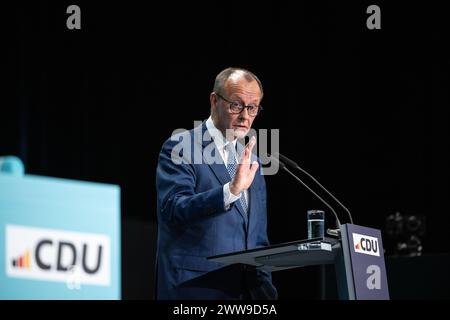 Berlin, Deutschland. März 2024. Friedrich Merz, Bundesvorsitzender der CDU, spricht bei der Veranstaltung. In seinem Grundprogramm "Leben in Freiheit". Deutschland sicher in die Zukunft führen", formuliert die CDU ihre Grundwerte und Ideen, um sich als Partei zu erneuern. Das neue Grundprogramm wird dann auf der Bundesparteikonferenz vom 6. Bis 8. Mai endgültig verabschiedet. Quelle: Hannes P Albert/dpa/Alamy Live News Stockfoto