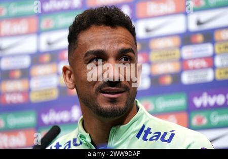 KORREKTUR DER BILDUNTERSCHRIFT: Aktualisierung des Standorts im Wembley Stadium Brasiliens Danilo während einer Pressekonferenz im Wembley Stadium, London. Bilddatum: Freitag, 22. März 2024. Stockfoto